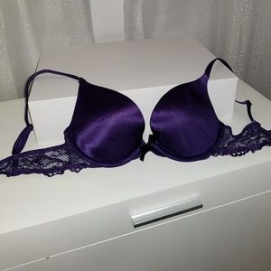 Victorias secret very sexy plunge with lace 34b